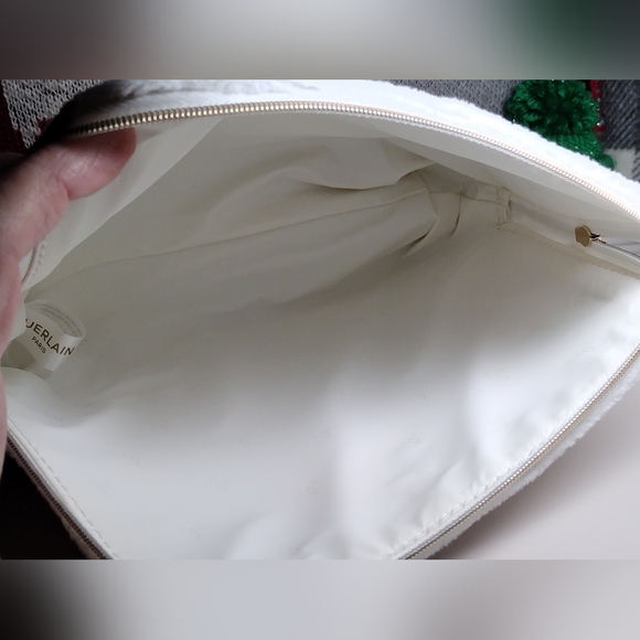 GUERLAIN White Fluffy Cosmetics Bag NEW Gold Hardware, 7"x8.5"X3", Bee Logo - Picture 6 of 12